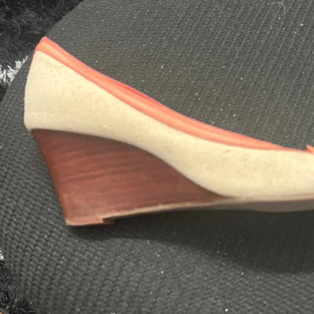 Tory Burch Beige and Coral Logo Peep-Toe Heels